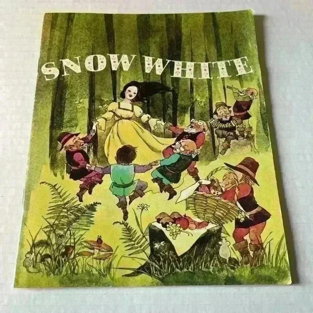 Vintage 1970 Snow White Paperback Book with Record
